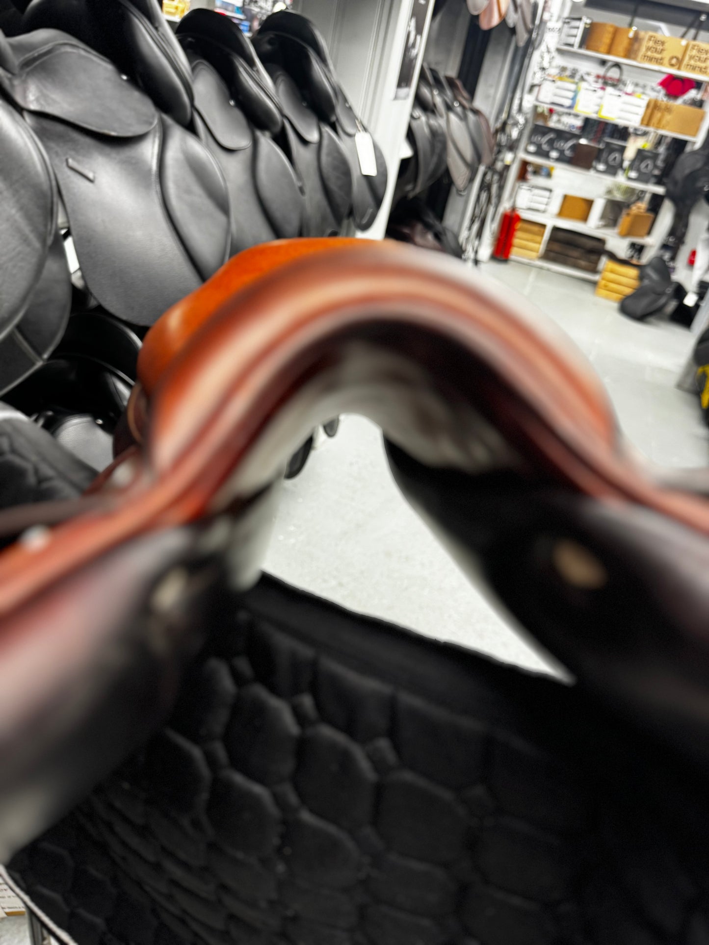 17.5'' SE04 CWD MONO-FLAP SADDLE