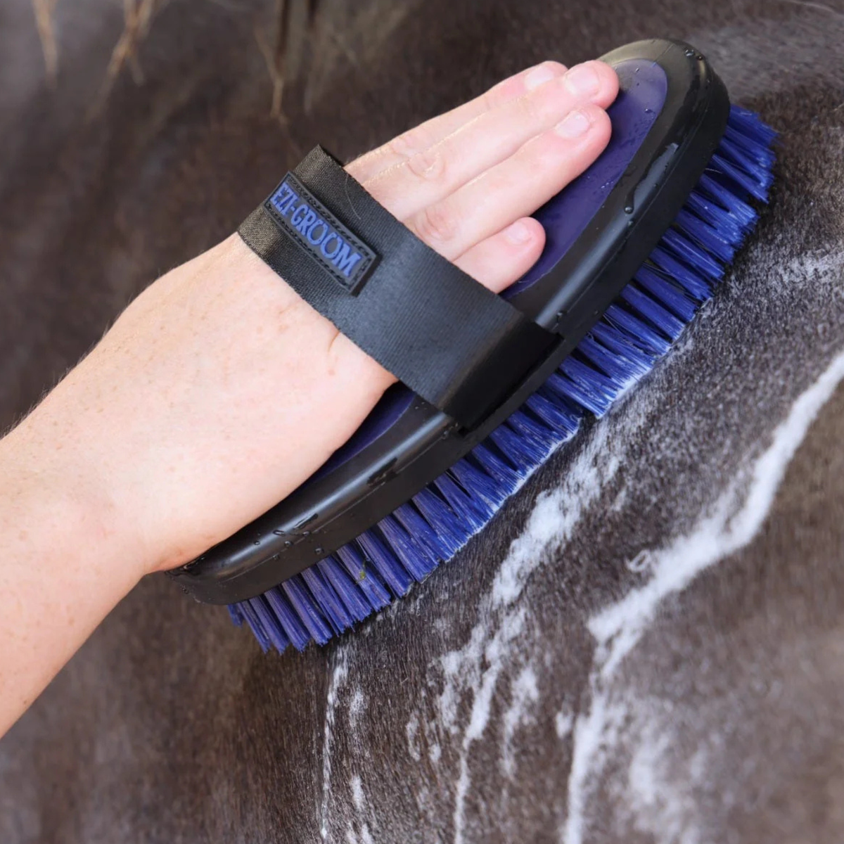 Shires EZI-GROOM Grip Body Wash Brush